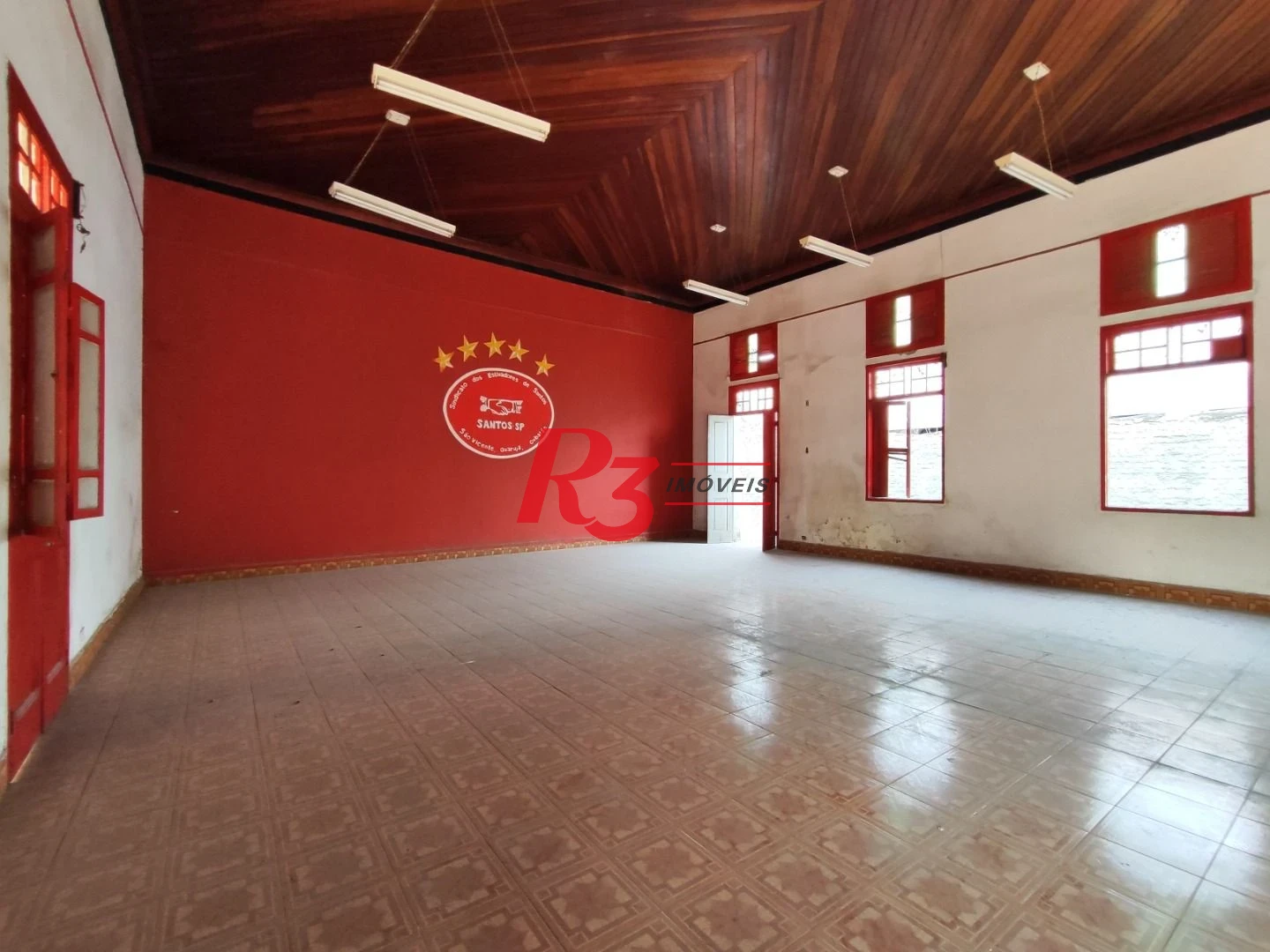 R3 REAL ESTATE ALUGA PARA FINS COMERCIAIS! Sobrado com 1864 m² por R$ 45.000/mês - Paquetá - Santos/SP