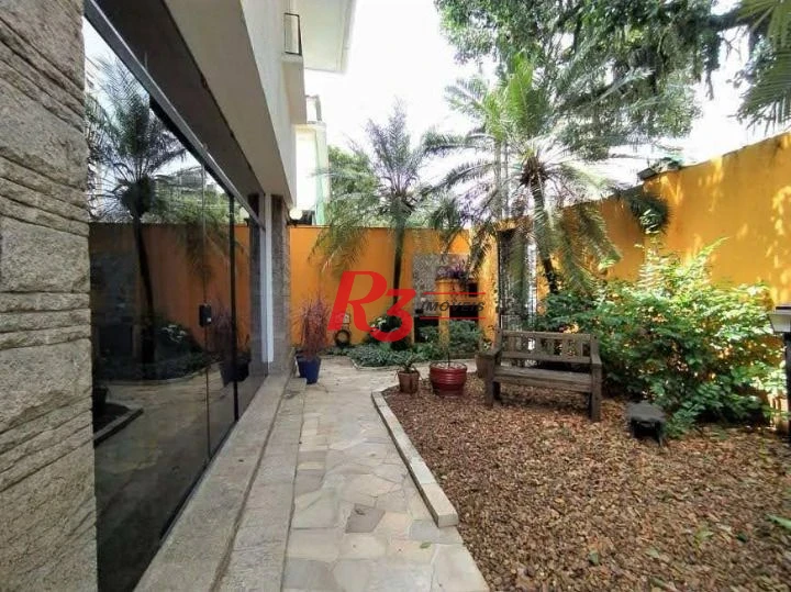 R3 REAL ESTATE ALUGA EXCELENTE CASA COM PISCINA NO BAIRRO DO BOQUEIRÃO, EM SANTOS.