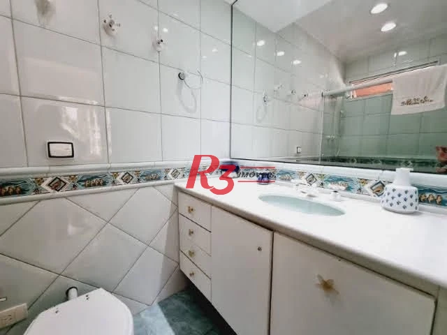 R3 REAL ESTATE ALUGA EXCELENTE CASA COM PISCINA NO BAIRRO DO BOQUEIRÃO, EM SANTOS.