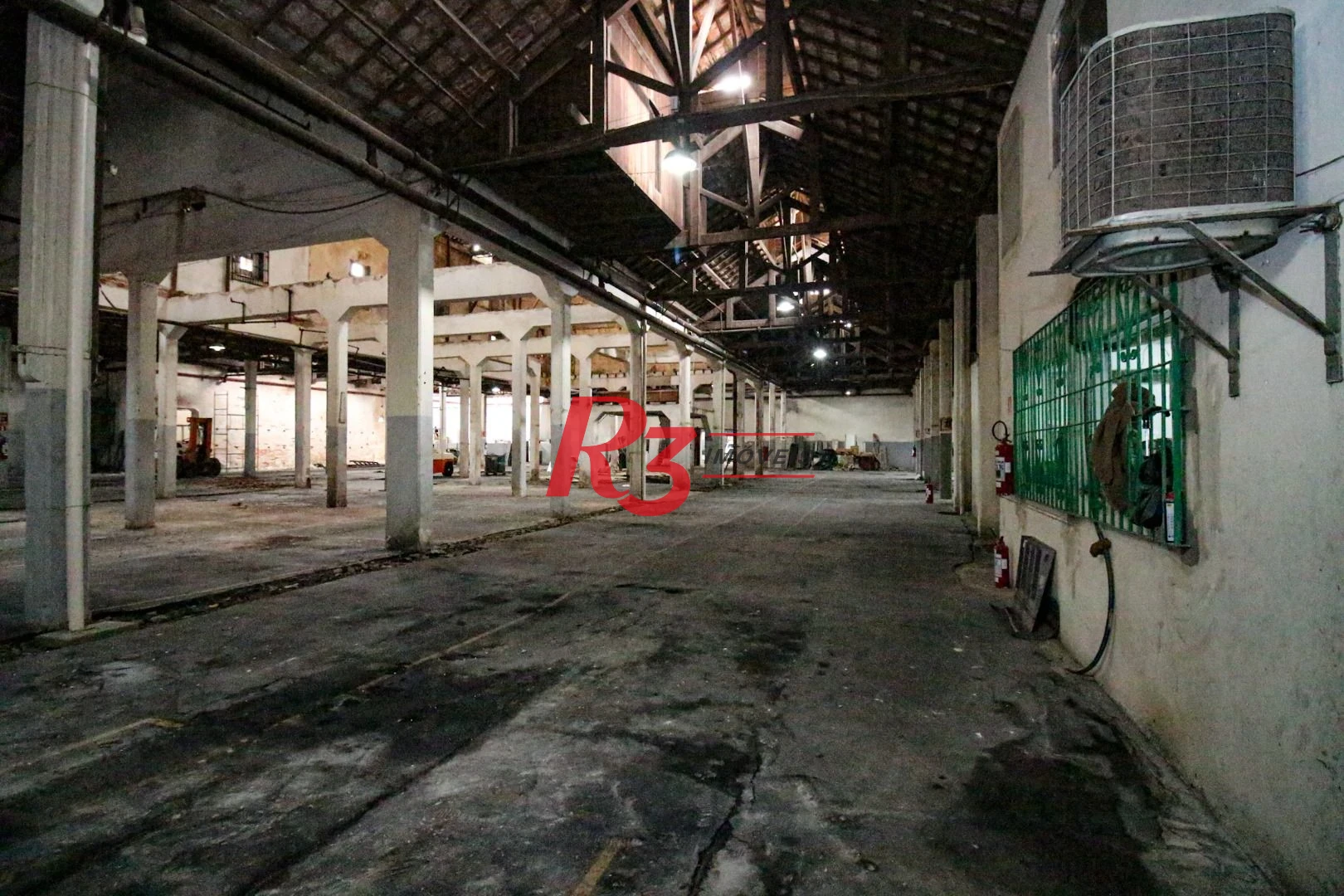 Galpão para alugar, 5000 m² por R$ 127.000,00/mês - Paquetá - Santos/SP