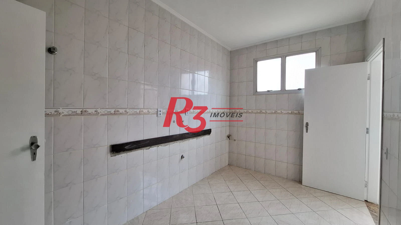 Apartamento à venda, 115 m², 2 quartos, no Boqueirão em Santos SP.