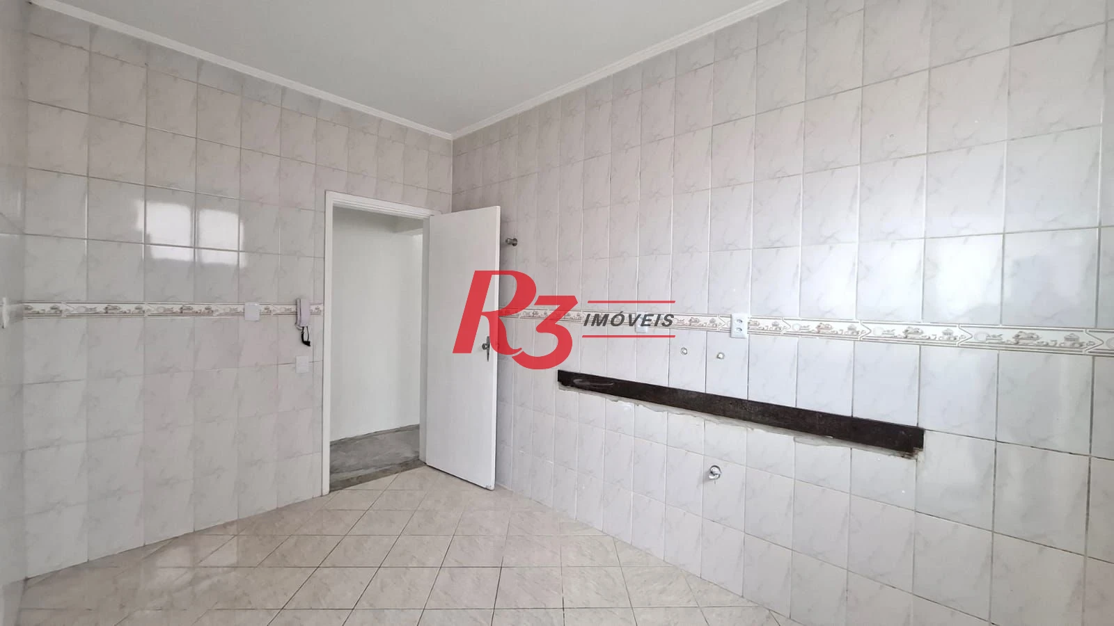 Apartamento à venda, 115 m², 2 quartos, no Boqueirão em Santos SP.