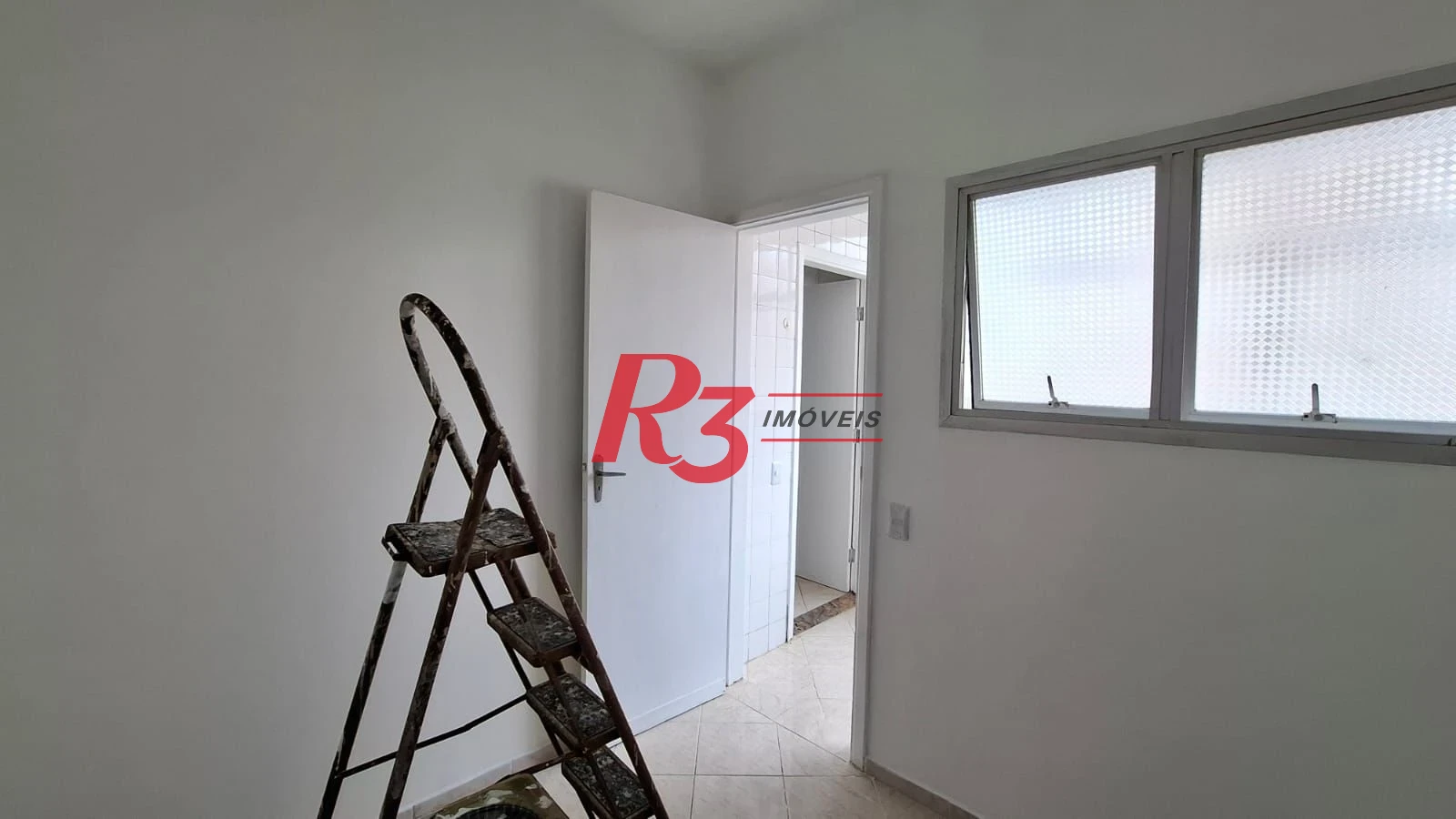 Apartamento à venda, 115 m², 2 quartos, no Boqueirão em Santos SP.
