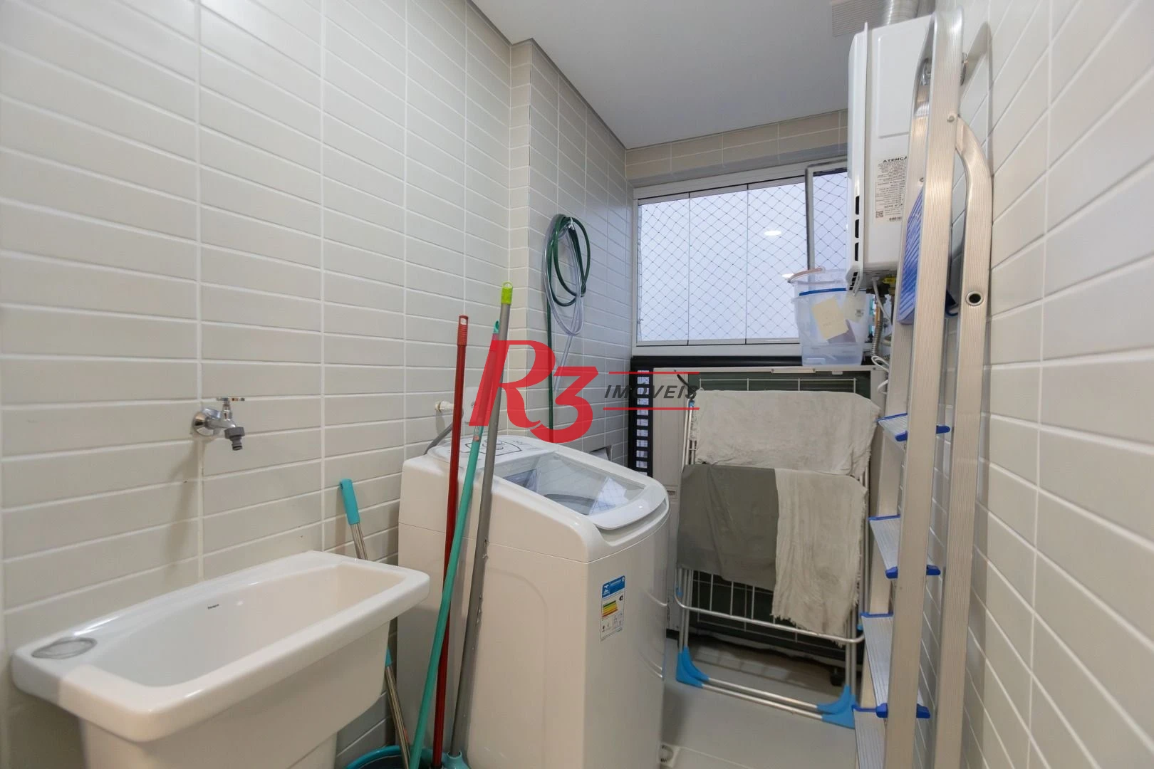 Apartamento com 3 dormitórios para alugar, 99 m² por R$ 12.000,02/mês - Gonzaga - Santos/SP
