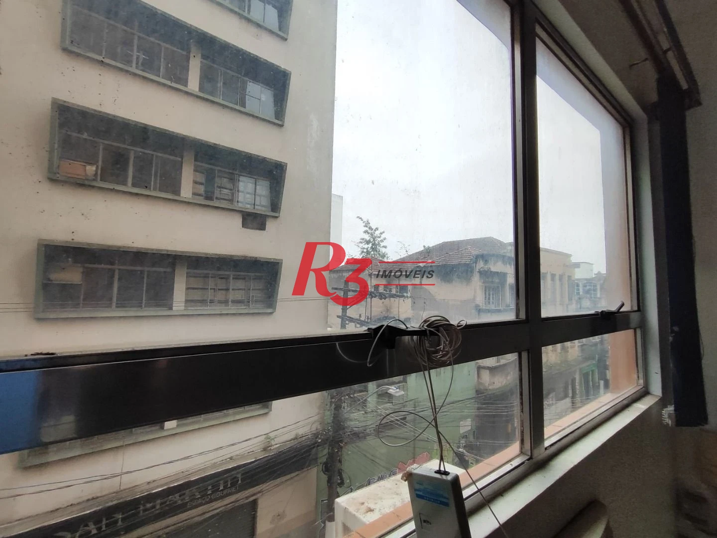R3 REAL ESTATE VENDE OU ALUGA SALA COMERCIAL!  Sala, 34 m² - venda por R$ 250.000 ou aluguel por R$ 2.500/mês - Centro - Santos/SP