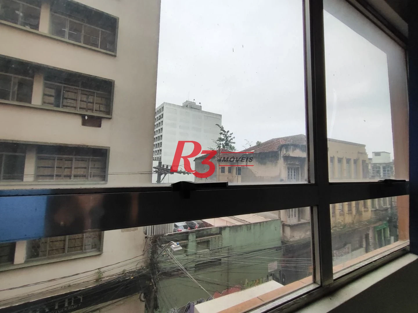 R3 REAL ESTATE VENDE OU ALUGA SALA COMERCIAL!  Sala, 34 m² - venda por R$ 250.000 ou aluguel por R$ 2.500/mês - Centro - Santos/SP