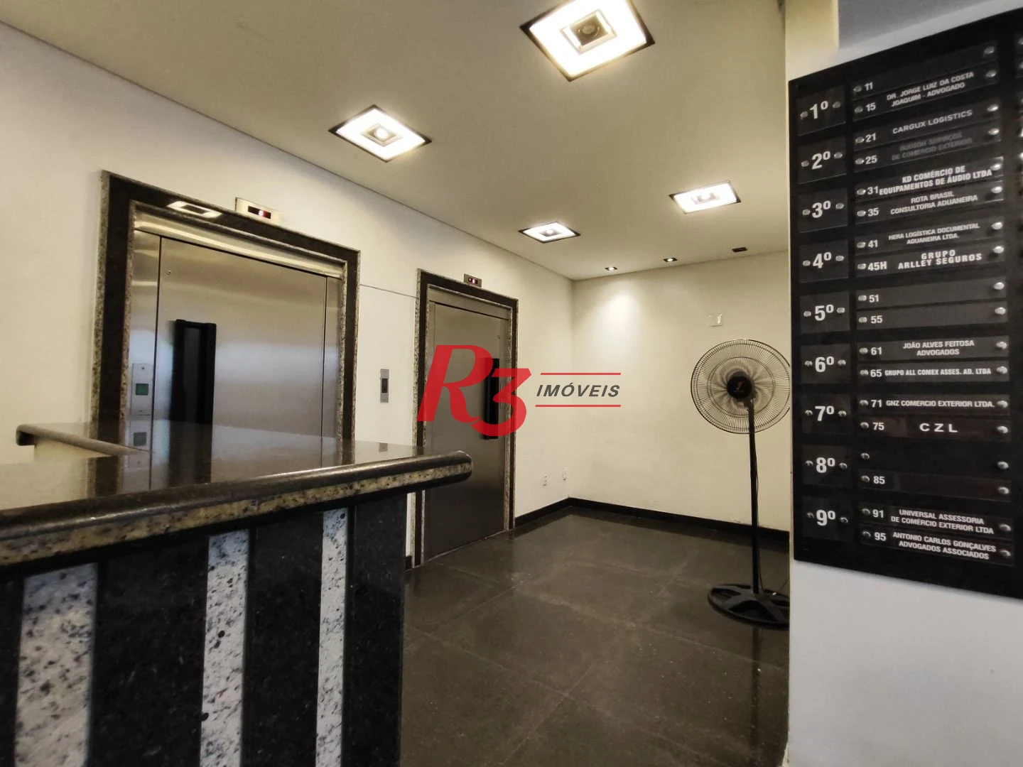 R3 REAL ESTATE VENDE OU ALUGA SALA COMERCIAL!  Sala, 34 m² - venda por R$ 250.000 ou aluguel por R$ 2.500/mês - Centro - Santos/SP