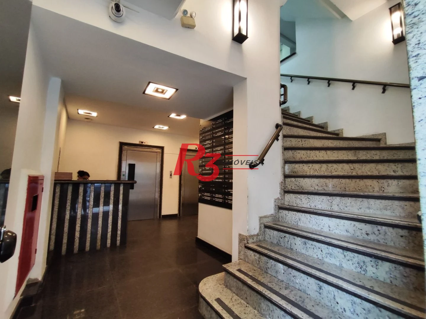 R3 REAL ESTATE VENDE OU ALUGA SALA COMERCIAL!  Sala, 34 m² - venda por R$ 250.000 ou aluguel por R$ 2.500/mês - Centro - Santos/SP