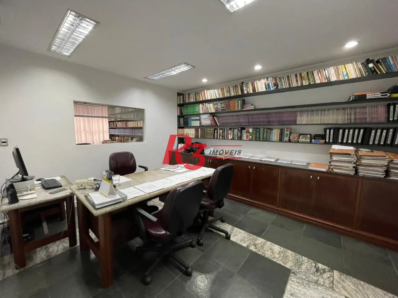 Sala à venda, 117 m² por R$ 330.000 - Centro - Santos/SP