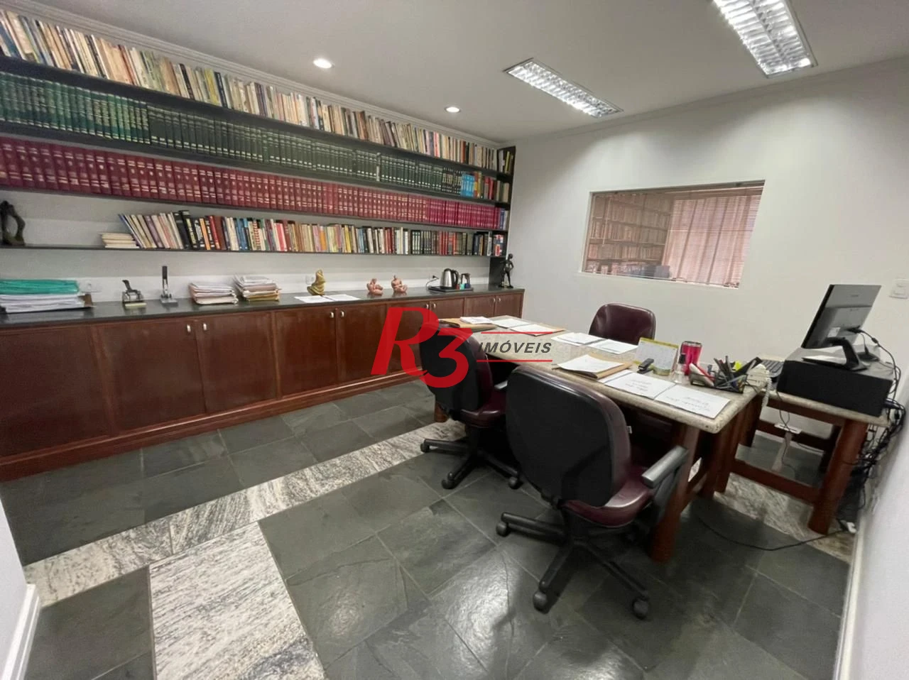 Sala à venda, 117 m² por R$ 330.000 - Centro - Santos/SP