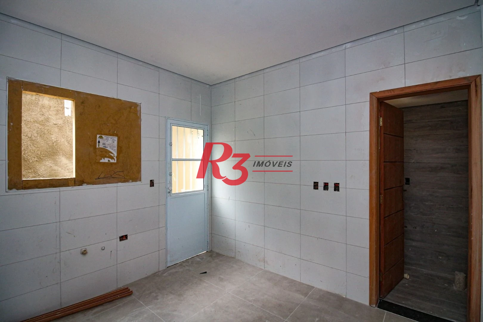 Sobrado Novo com 03 Suítes