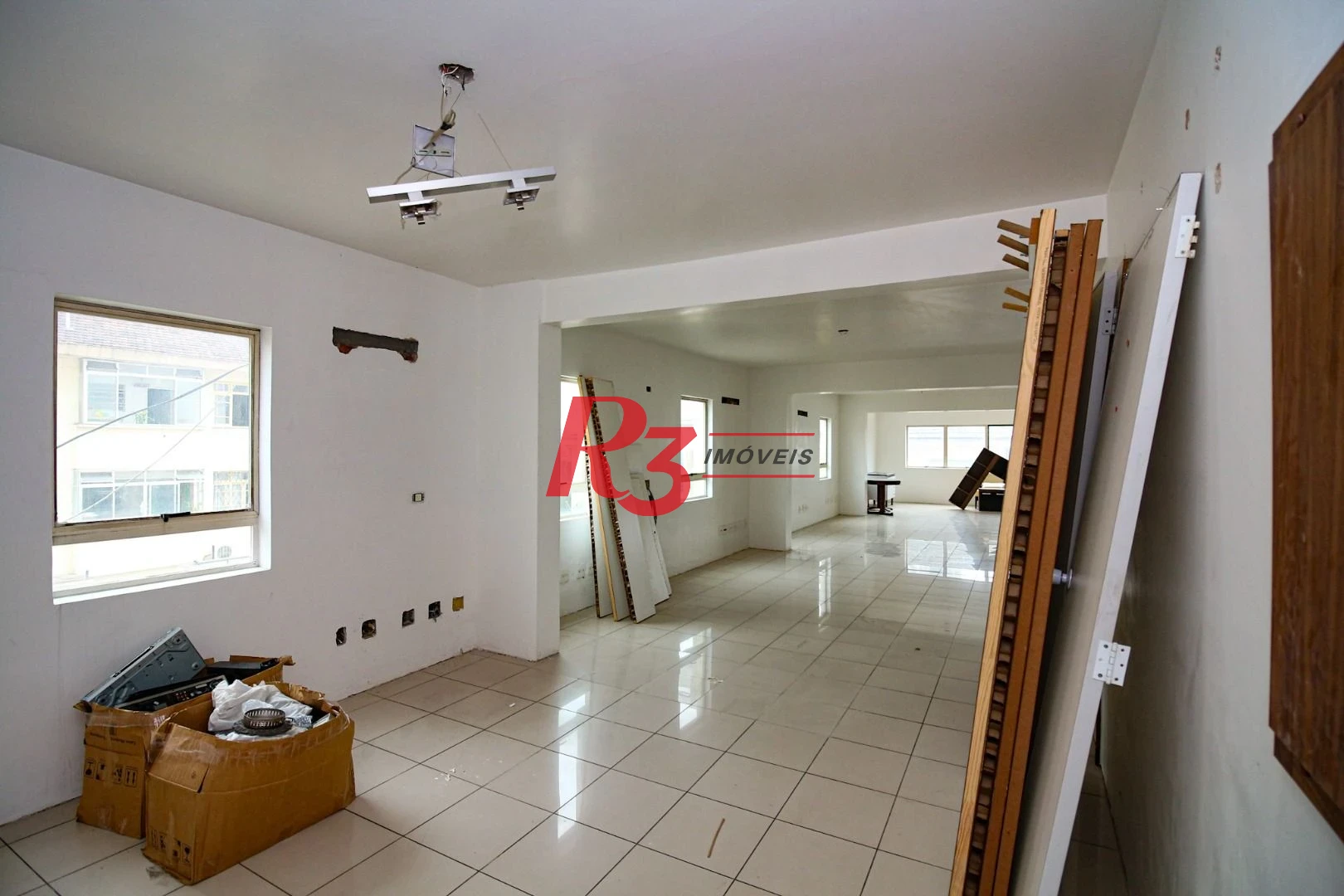 Sala para alugar, 113 m² por R$ 4.500/pacote mensal - Vila Mathias - Santos/SP