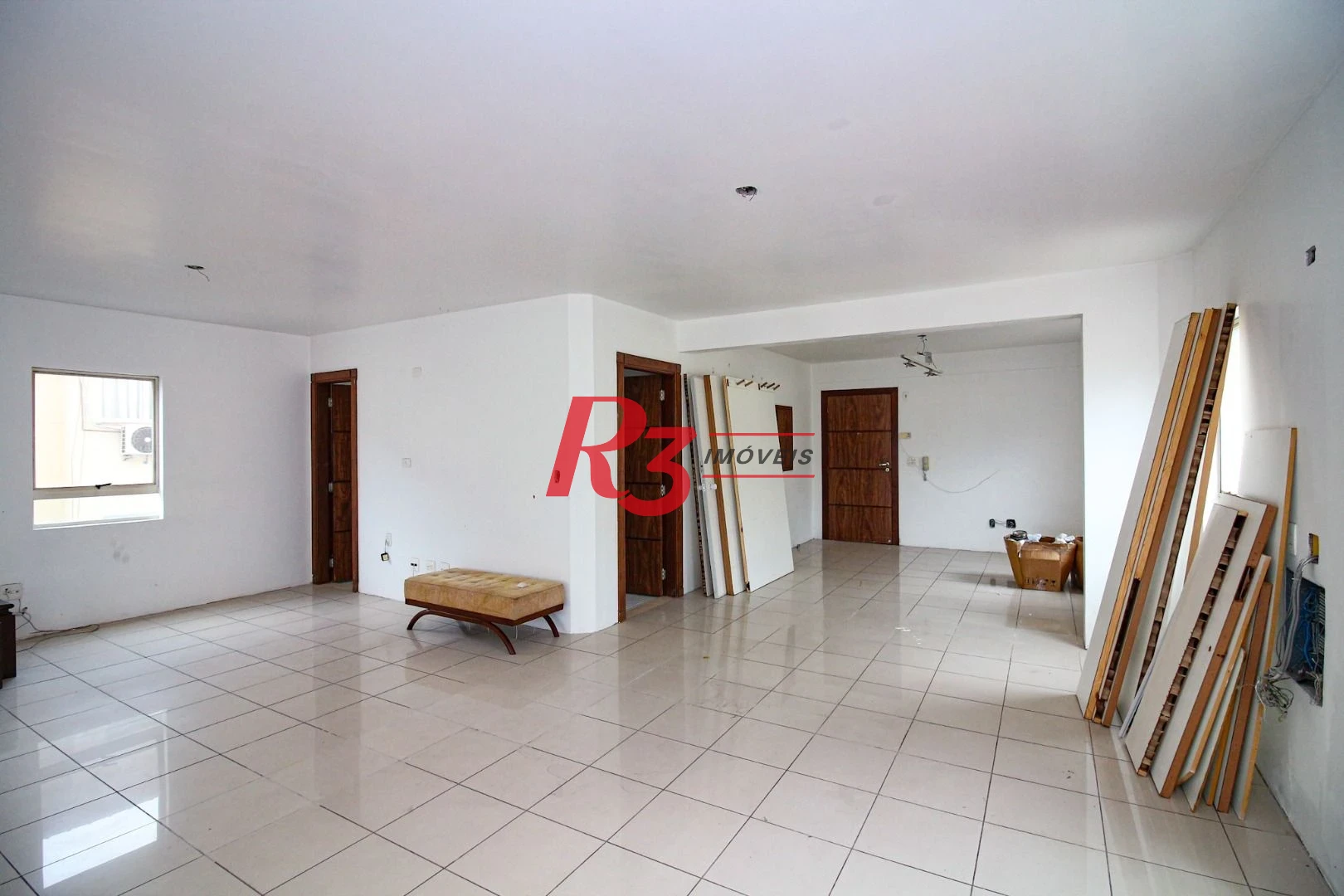 Sala para alugar, 113 m² por R$ 4.500/pacote mensal - Vila Mathias - Santos/SP