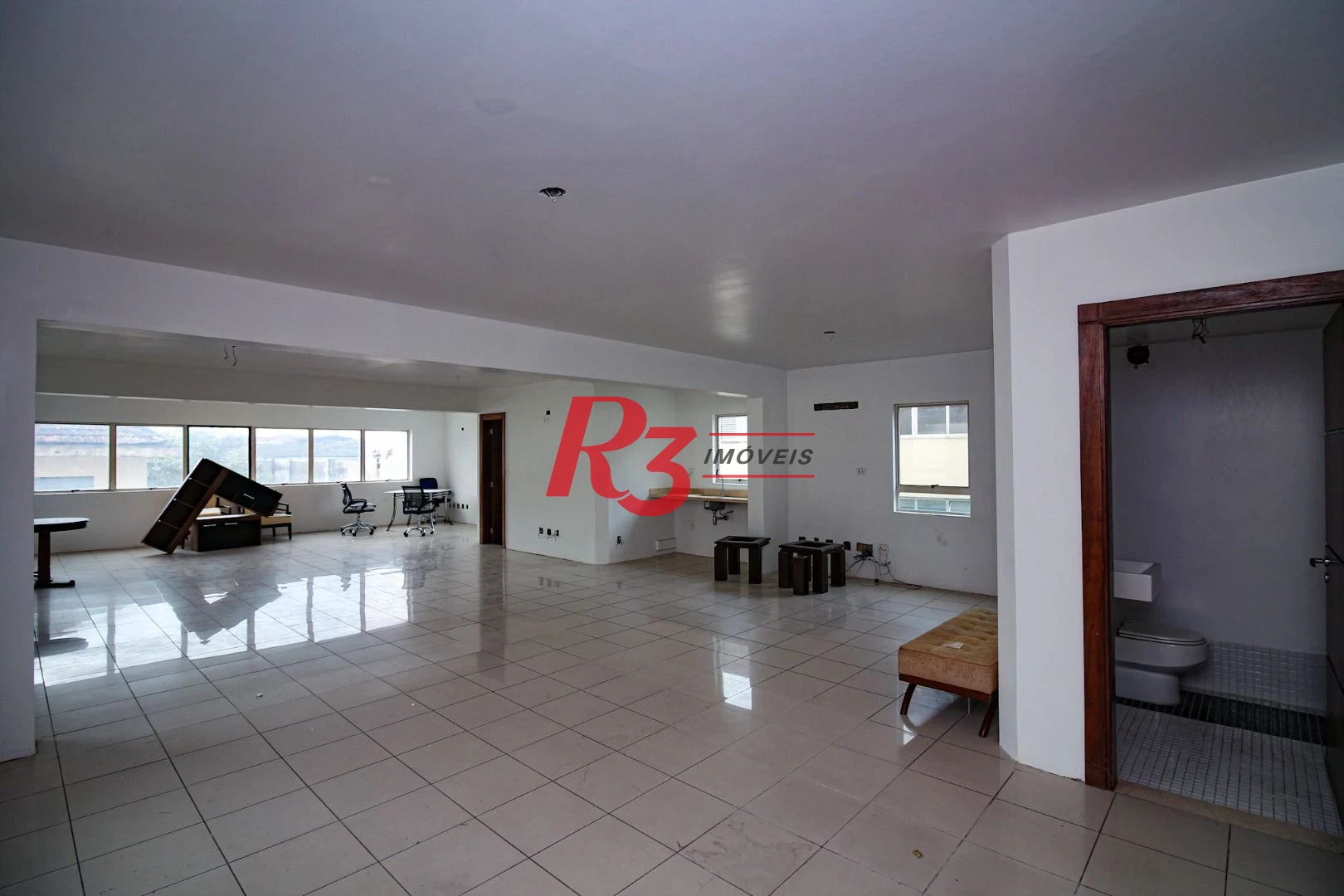 Sala para alugar, 113 m² por R$ 4.500/pacote mensal - Vila Mathias - Santos/SP