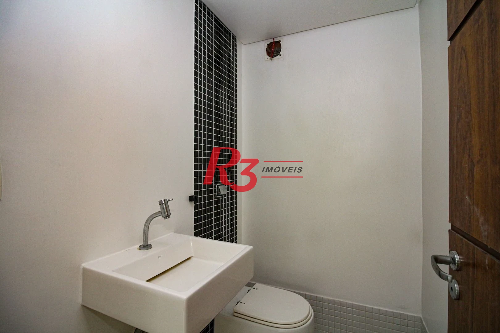 Sala para alugar, 113 m² por R$ 4.500/pacote mensal - Vila Mathias - Santos/SP
