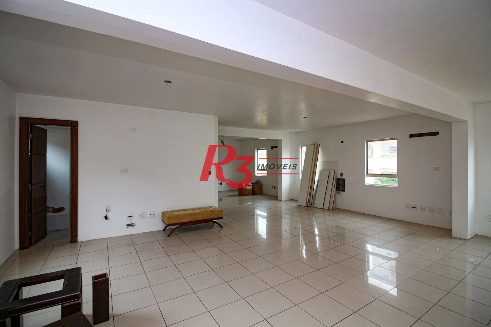 Sala para alugar, 113 m² por R$ 4.500/pacote mensal - Vila Mathias - Santos/SP