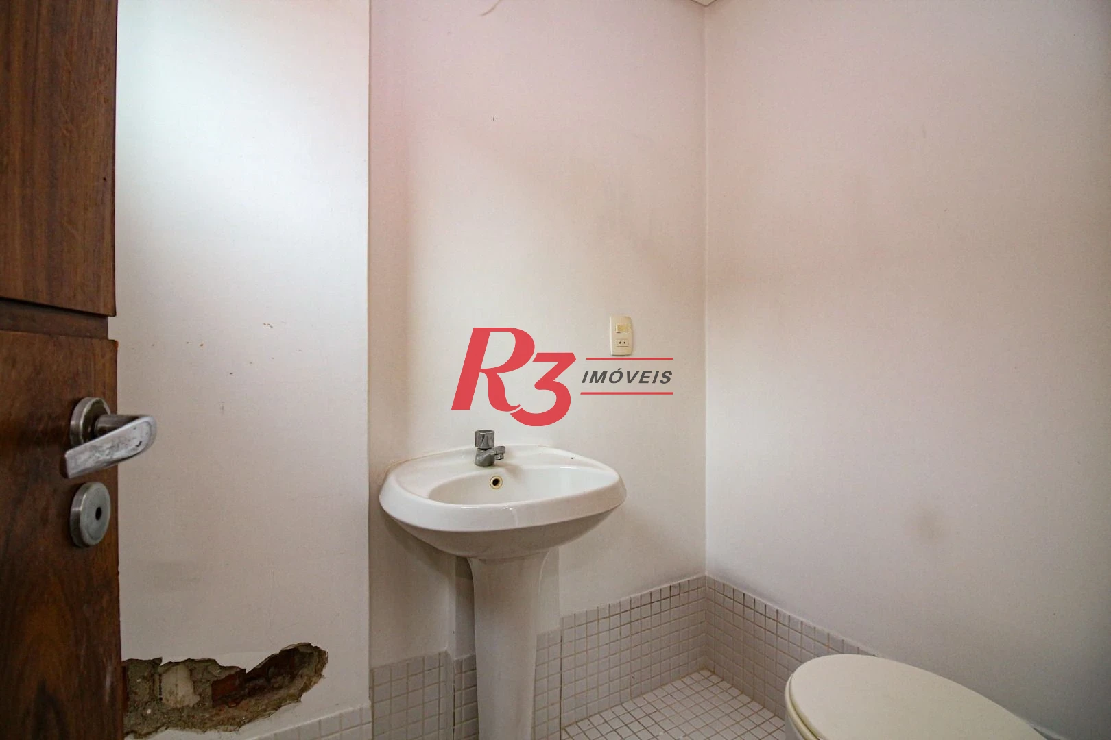 Sala para alugar, 113 m² por R$ 4.500/pacote mensal - Vila Mathias - Santos/SP