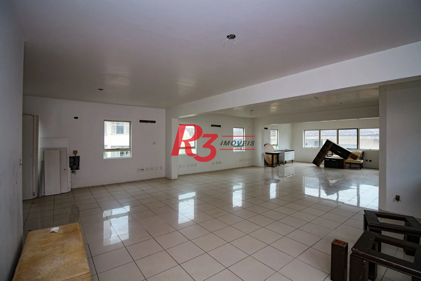 Sala para alugar, 113 m² por R$ 4.500/pacote mensal - Vila Mathias - Santos/SP