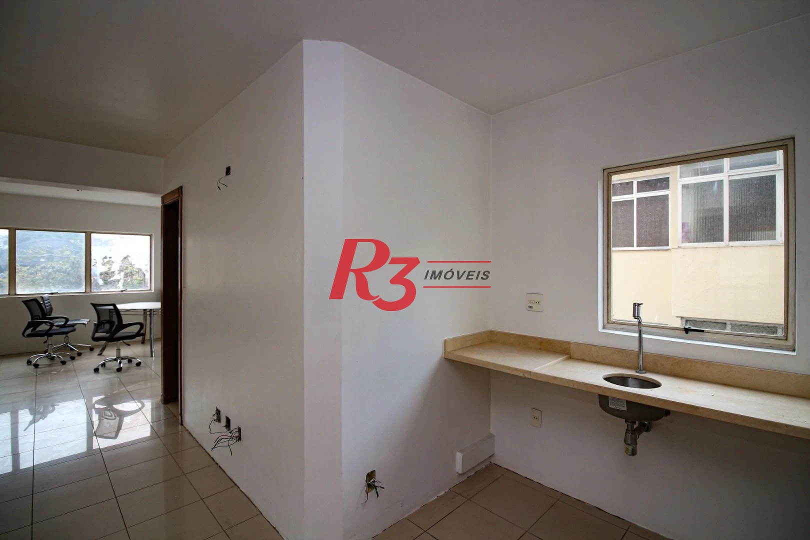 Sala para alugar, 113 m² por R$ 4.500/pacote mensal - Vila Mathias - Santos/SP