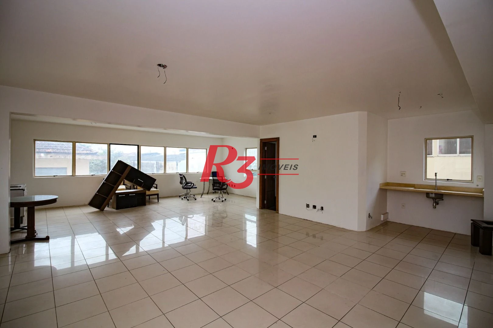 Sala para alugar, 113 m² por R$ 4.500/pacote mensal - Vila Mathias - Santos/SP