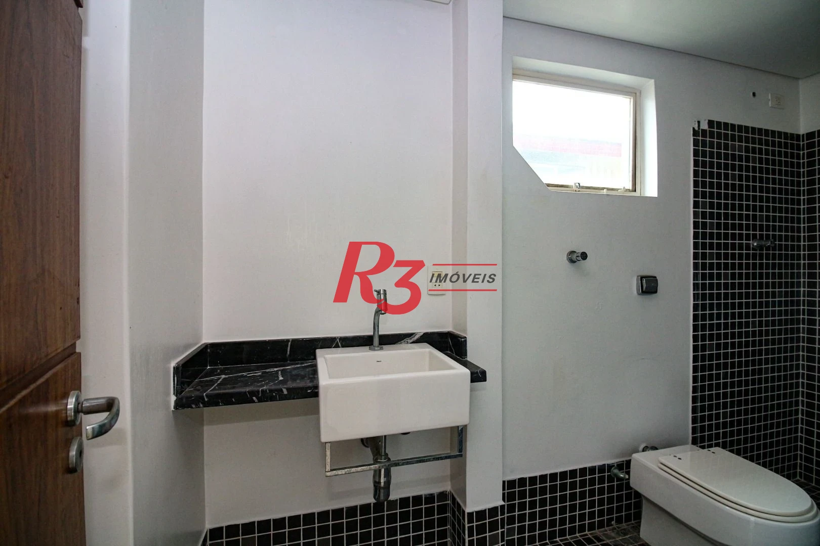 Sala para alugar, 113 m² por R$ 4.500/pacote mensal - Vila Mathias - Santos/SP