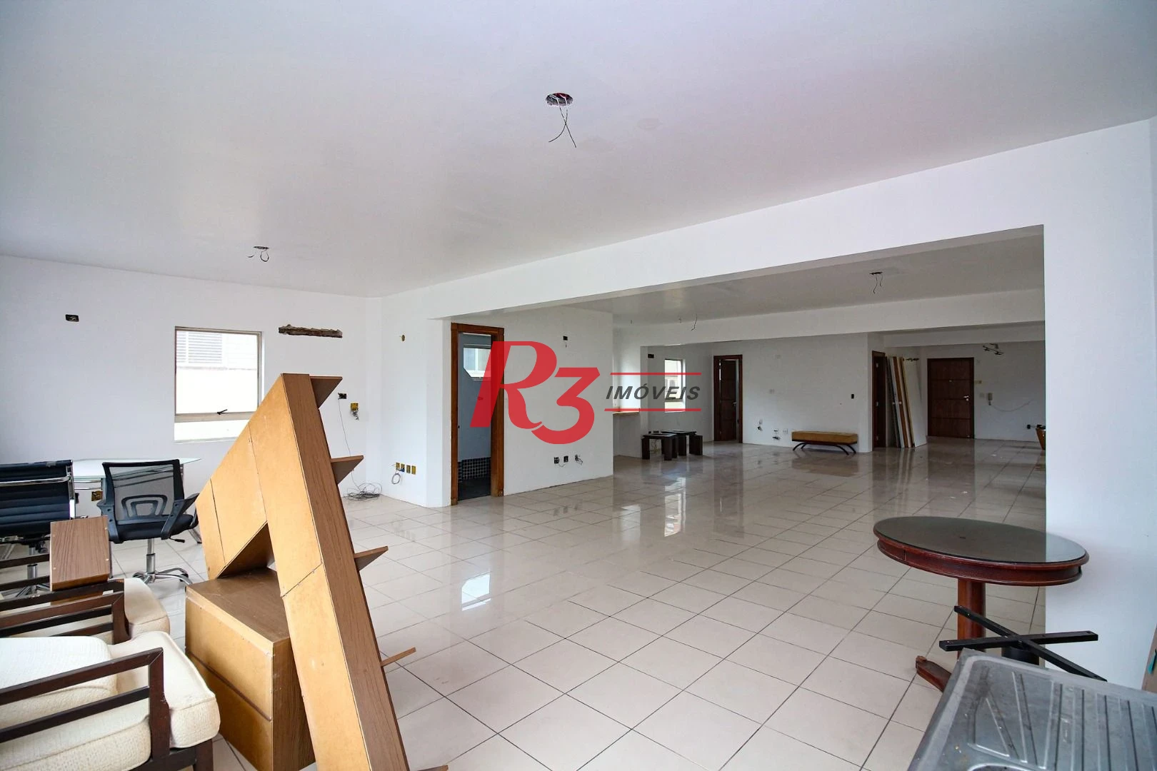 Sala para alugar, 113 m² por R$ 4.500/pacote mensal - Vila Mathias - Santos/SP