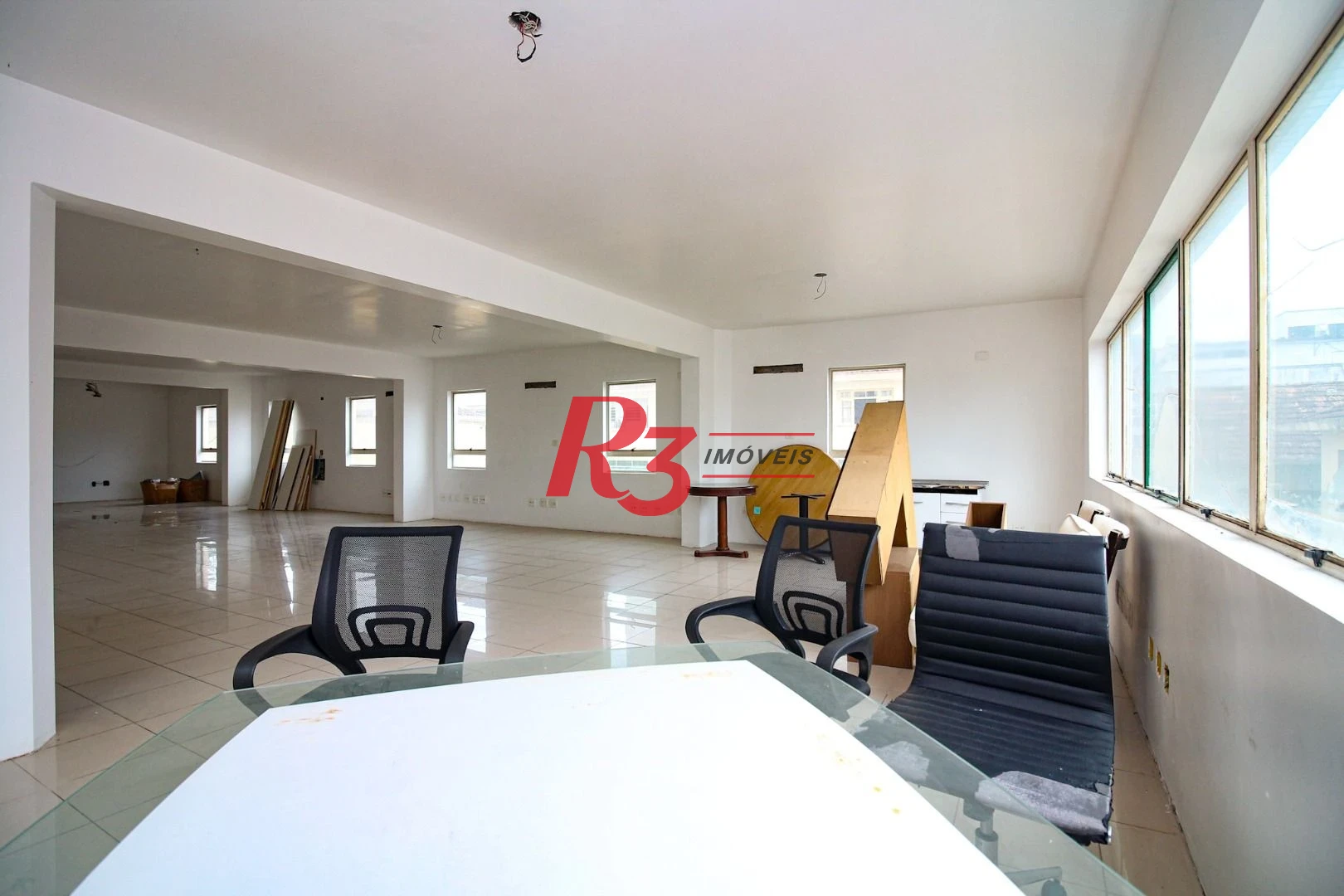 Sala para alugar, 113 m² por R$ 4.500/pacote mensal - Vila Mathias - Santos/SP