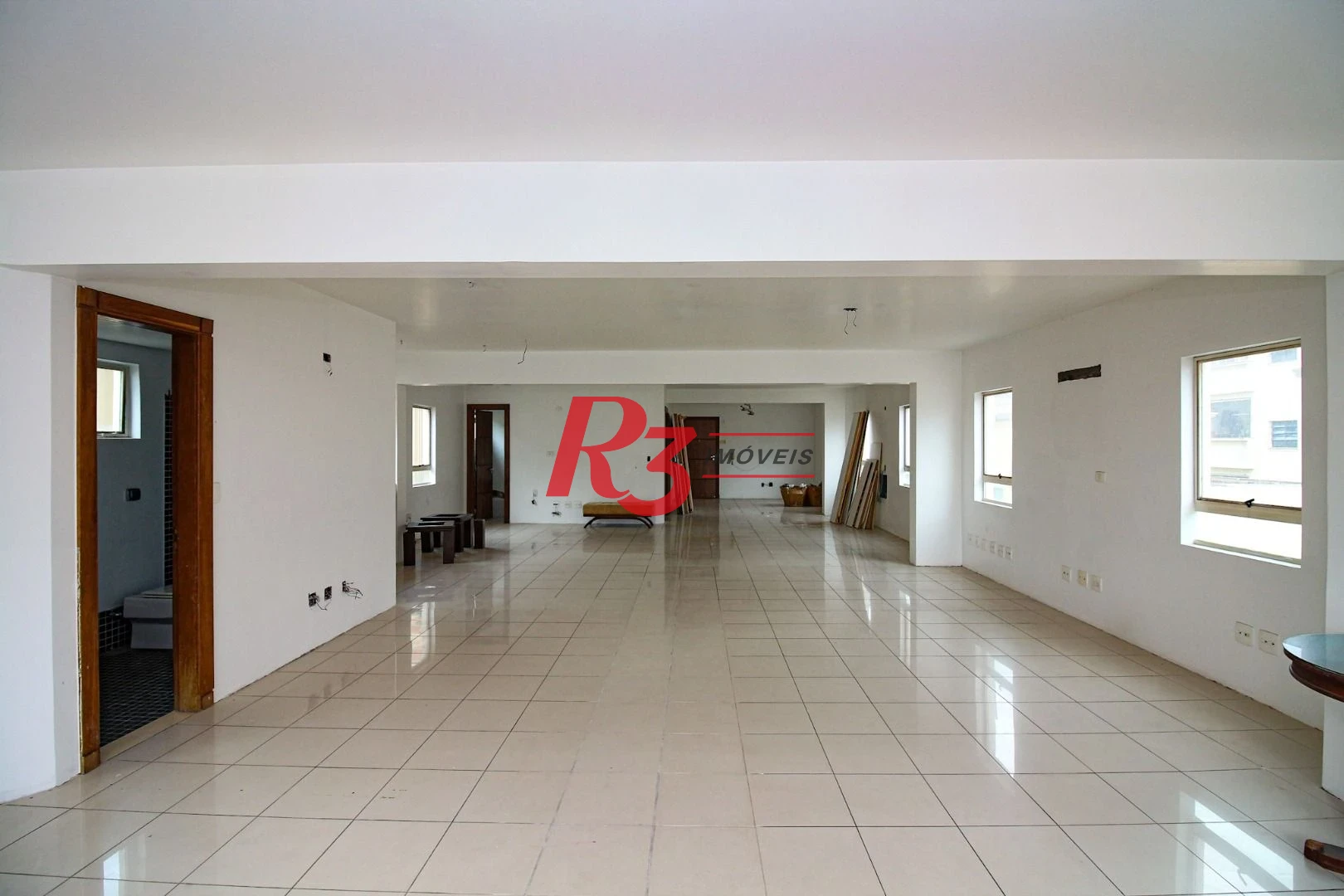 Sala para alugar, 113 m² por R$ 4.500/pacote mensal - Vila Mathias - Santos/SP
