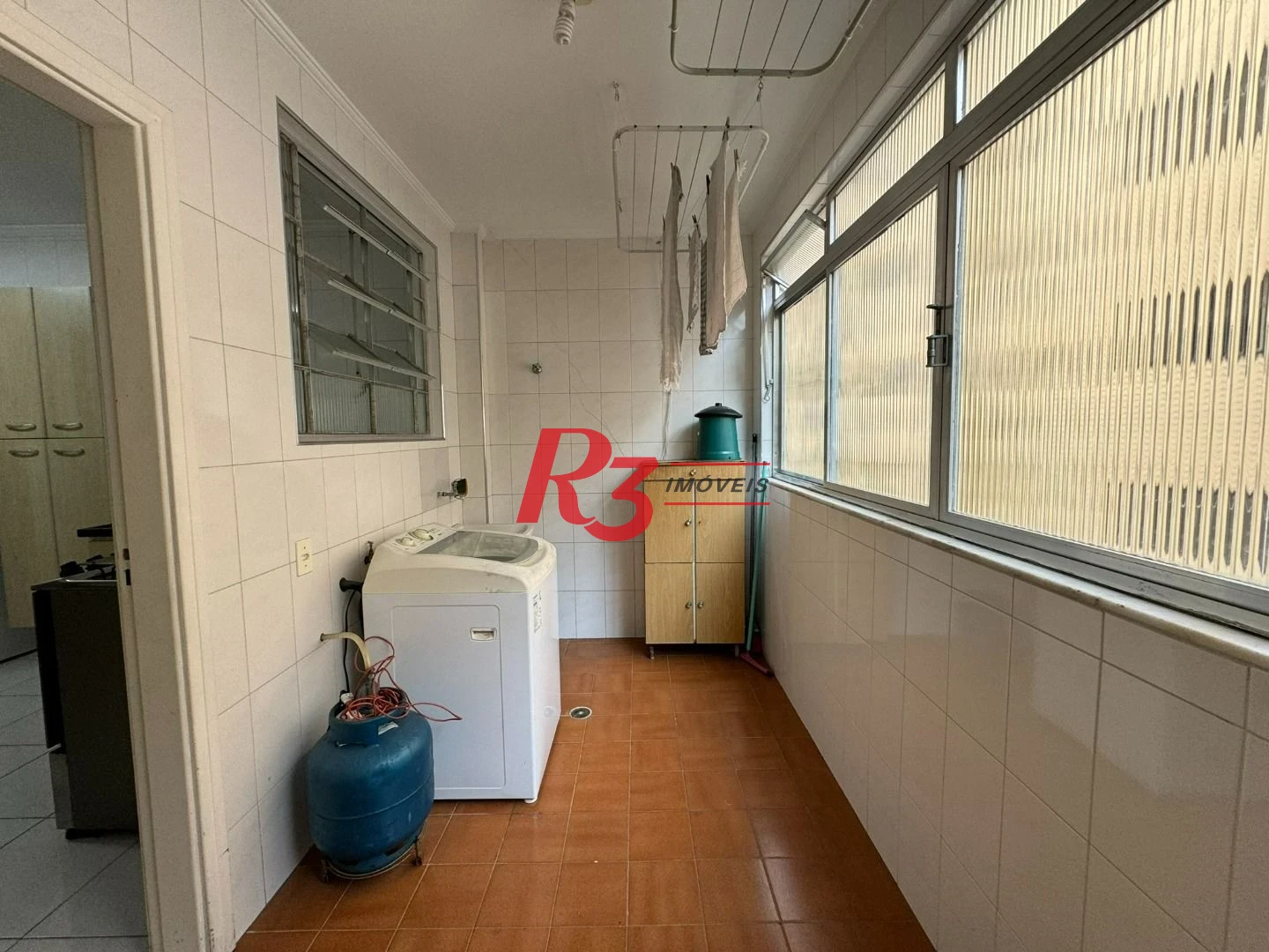 Apartamento com 2 dormitórios na quadra da praia à venda, 127 m² por R$ 700.000 - Aparecida - Santos/SP