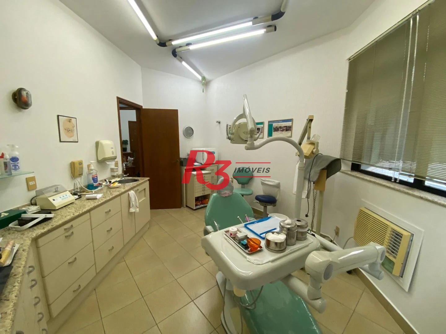 Conjunto à venda, 114 m² por R$ 390.000,00 - Pompéia - Santos/SP