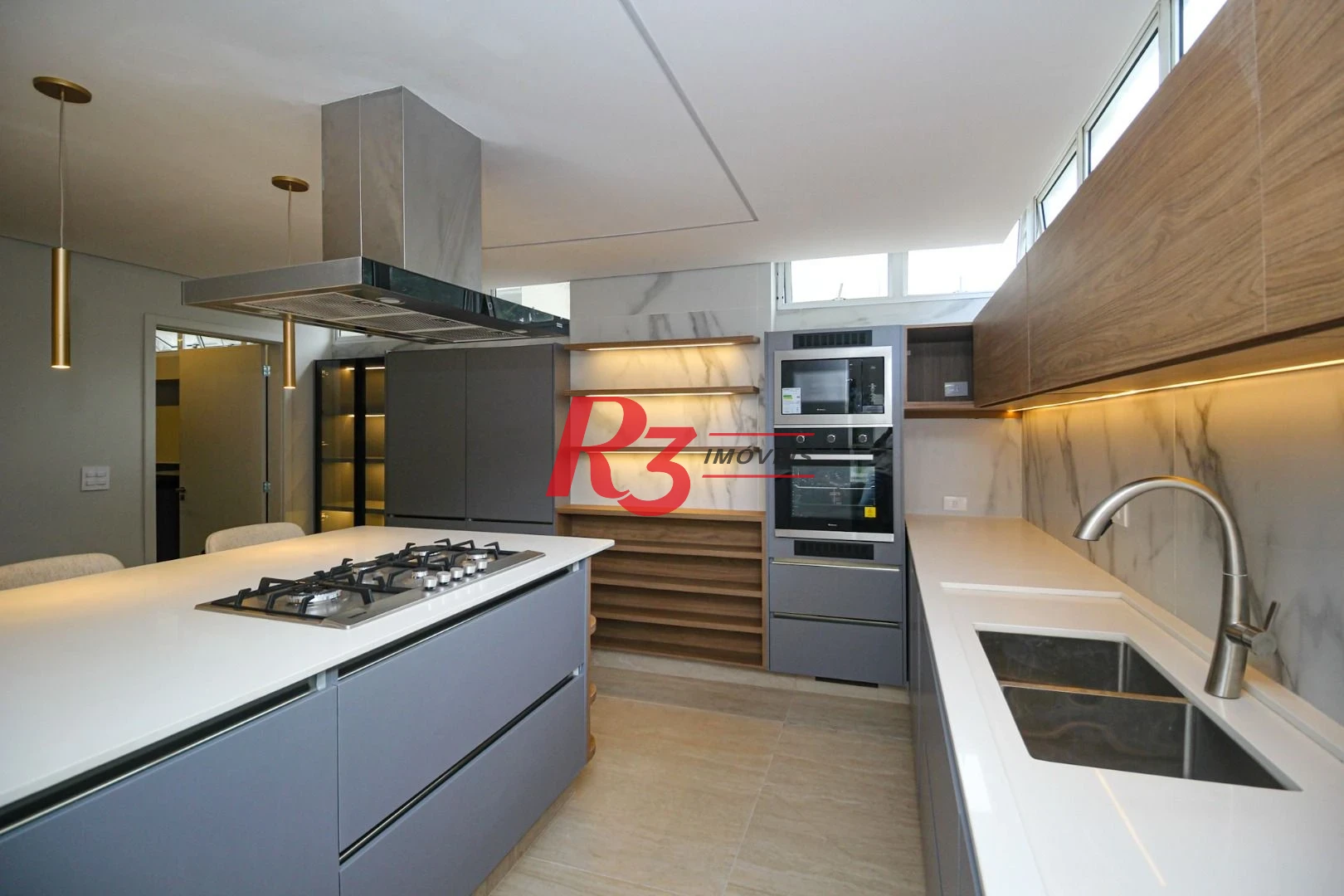 Apartamento com 3 Quartos à venda, 272 m² por R$ 2.950.000 - Gonzaga - Santos/SP