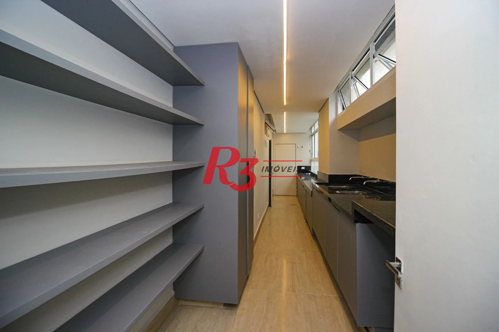 Apartamento com 3 Quartos à venda, 272 m² por R$ 2.950.000 - Gonzaga - Santos/SP