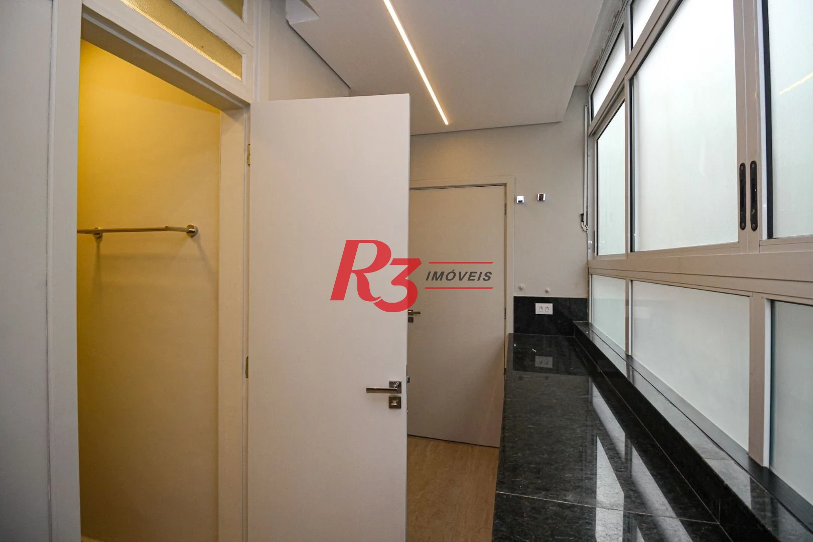 Apartamento com 3 Quartos à venda, 272 m² por R$ 2.950.000 - Gonzaga - Santos/SP