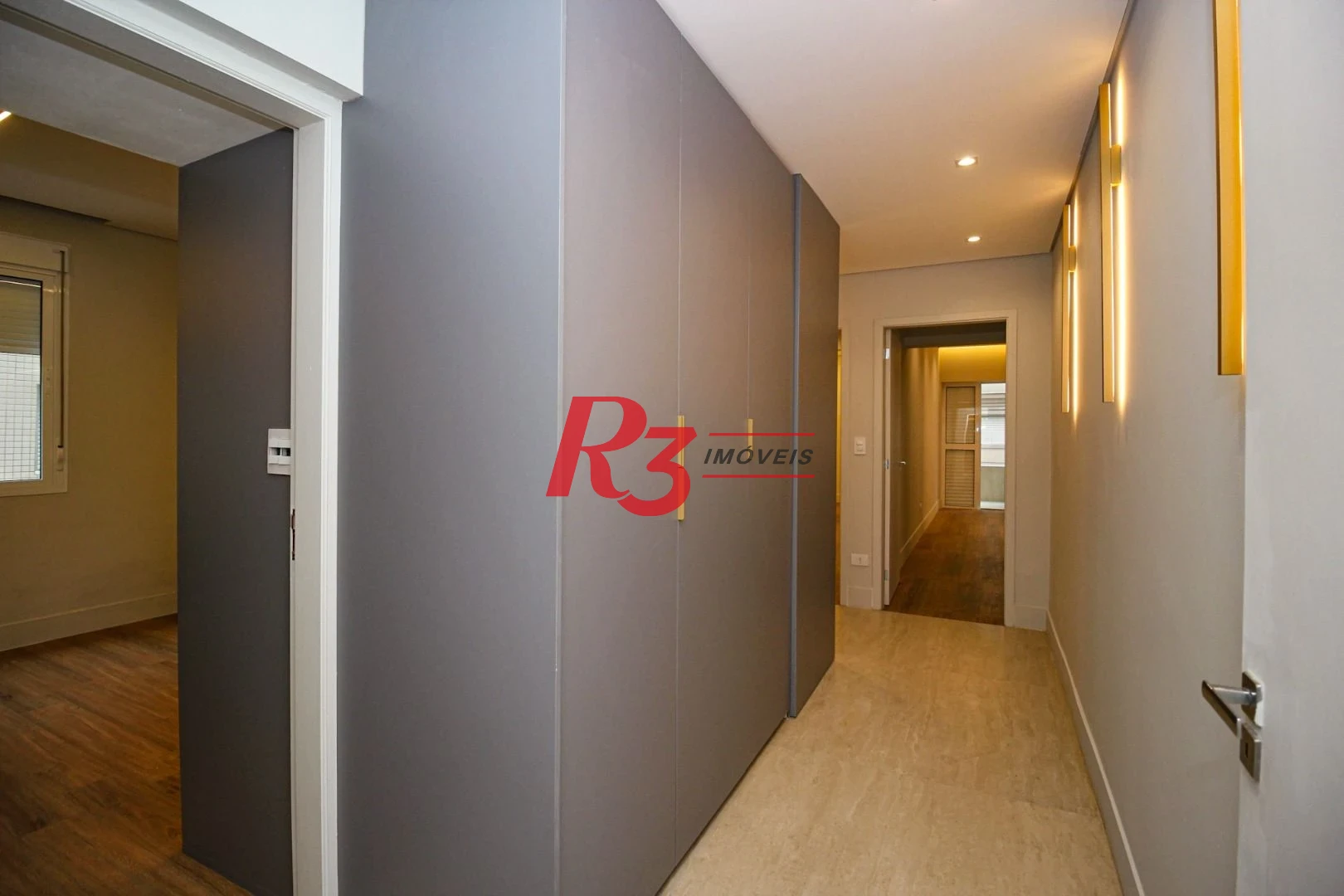 Apartamento com 3 Quartos à venda, 272 m² por R$ 2.950.000 - Gonzaga - Santos/SP