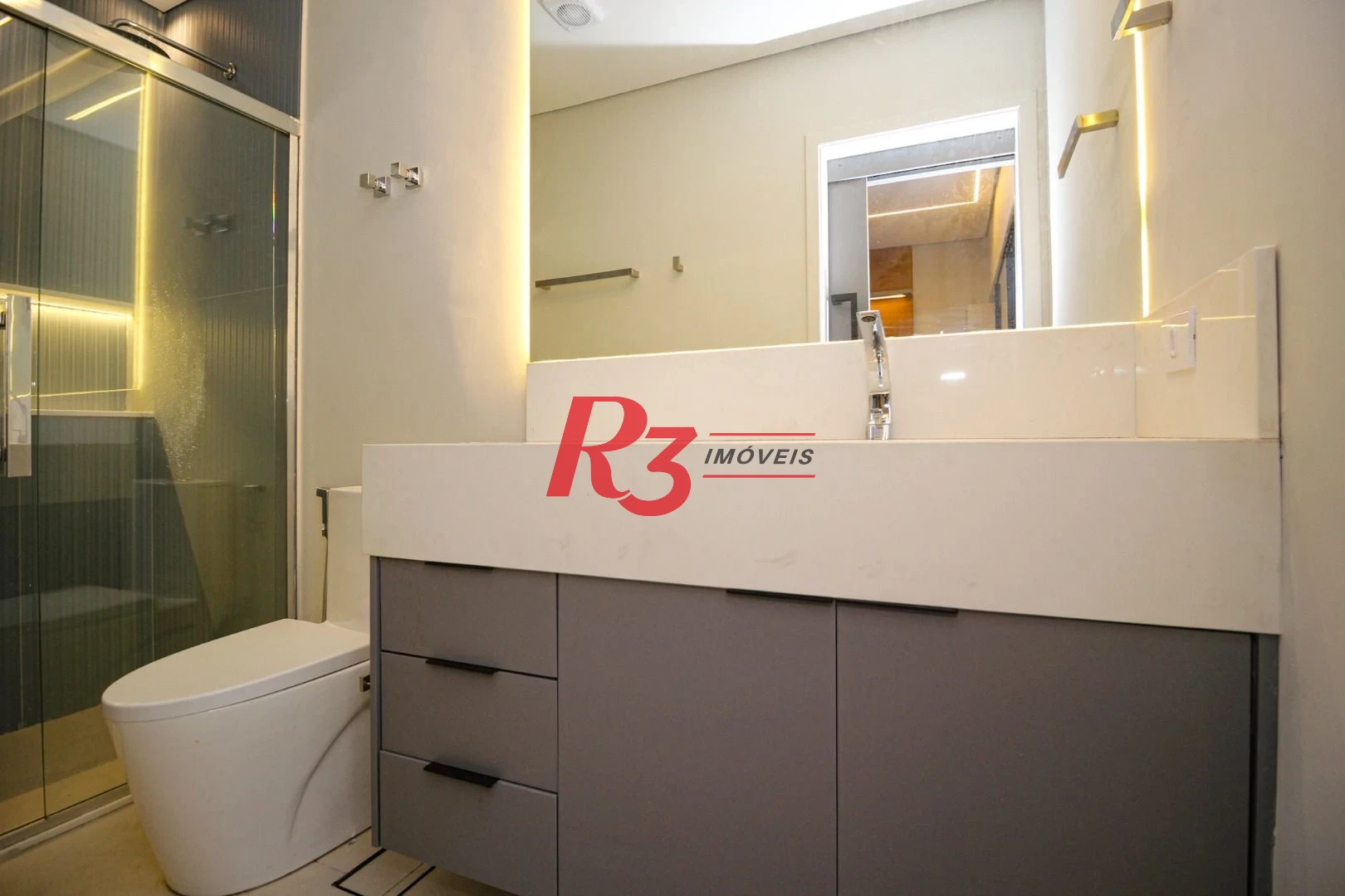 Apartamento com 3 Quartos à venda, 272 m² por R$ 2.950.000 - Gonzaga - Santos/SP