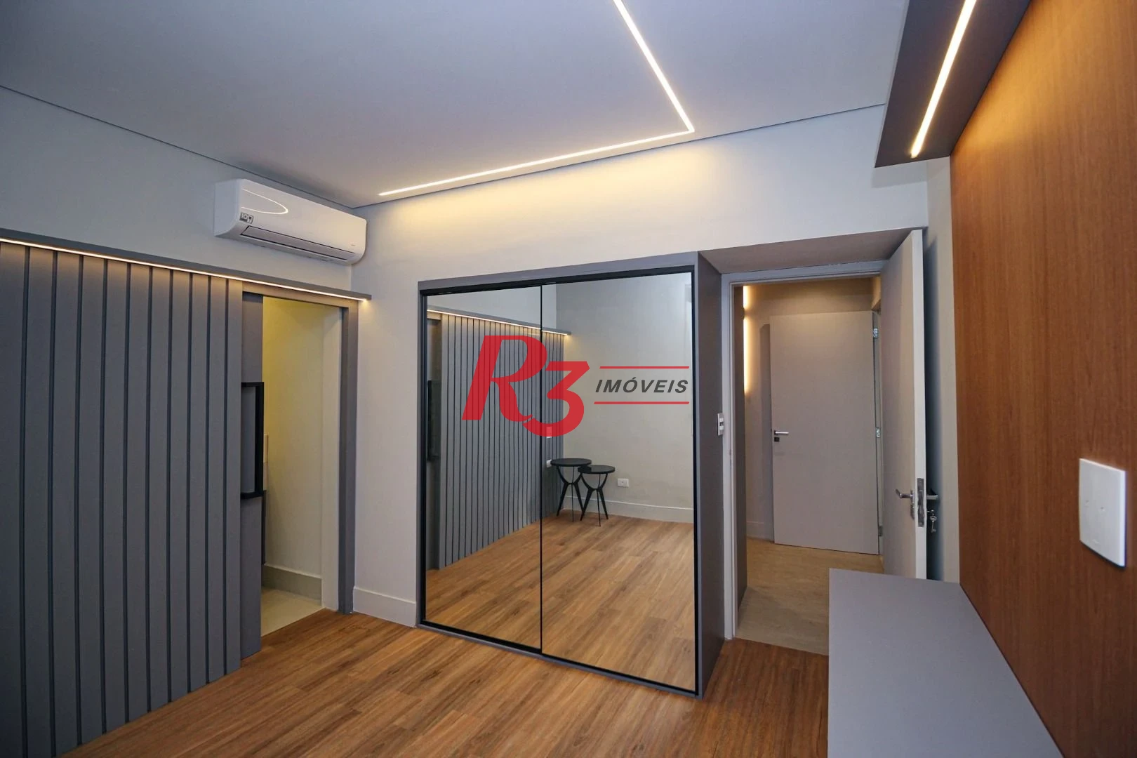 Apartamento com 3 Quartos à venda, 272 m² por R$ 2.950.000 - Gonzaga - Santos/SP