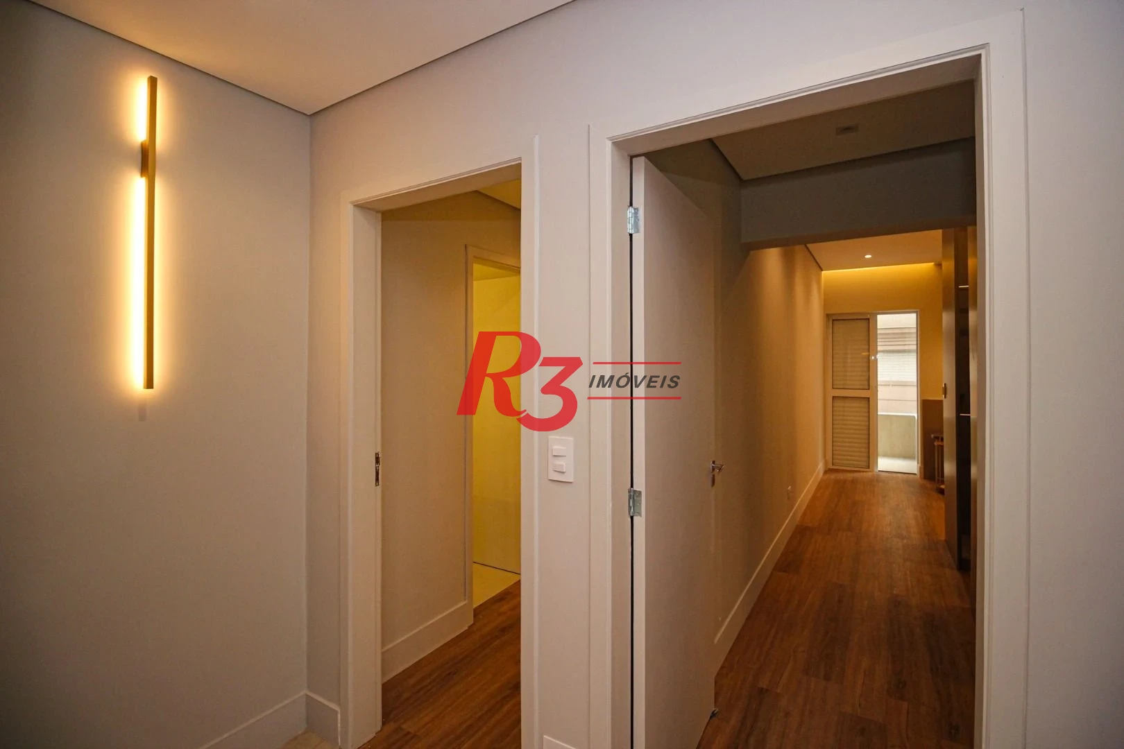 Apartamento com 3 Quartos à venda, 272 m² por R$ 2.950.000 - Gonzaga - Santos/SP