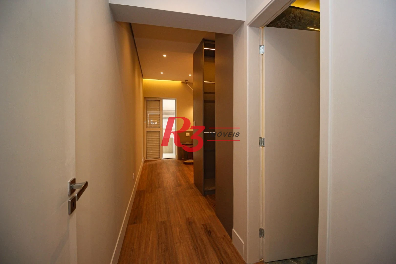 Apartamento com 3 Quartos à venda, 272 m² por R$ 2.950.000 - Gonzaga - Santos/SP