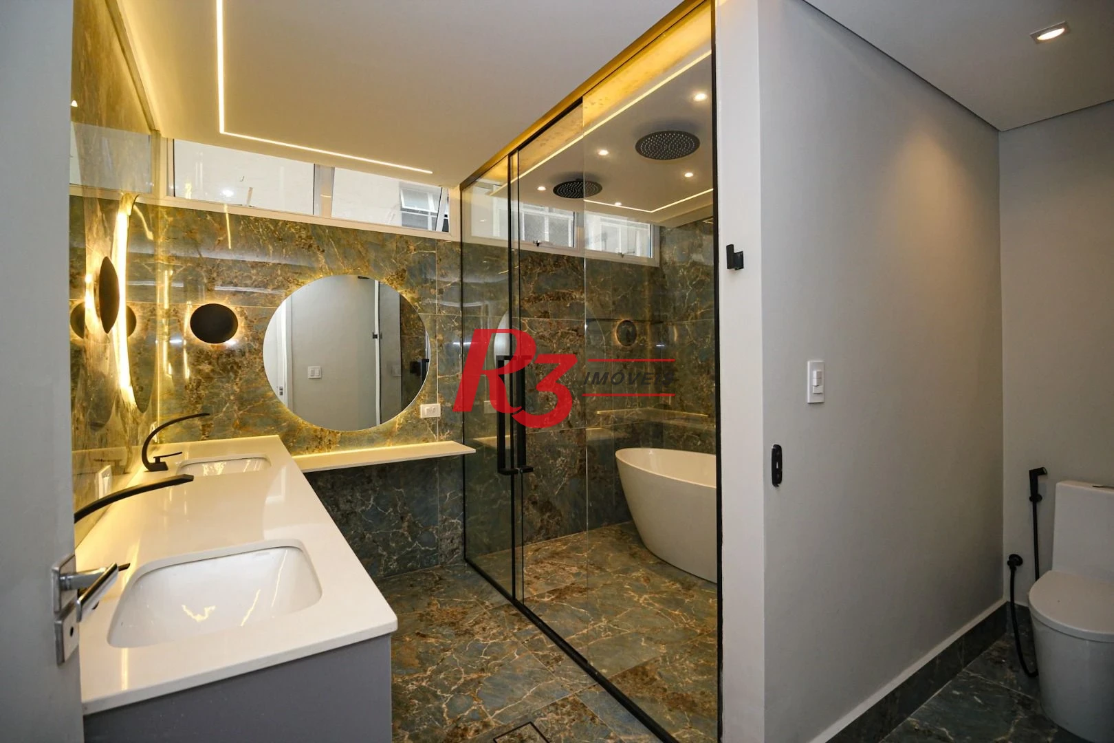 Apartamento com 3 Quartos à venda, 272 m² por R$ 2.950.000 - Gonzaga - Santos/SP