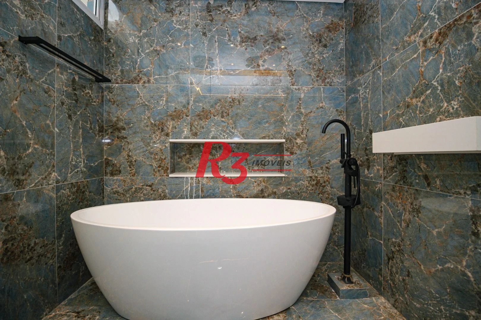 Apartamento com 3 Quartos à venda, 272 m² por R$ 2.950.000 - Gonzaga - Santos/SP