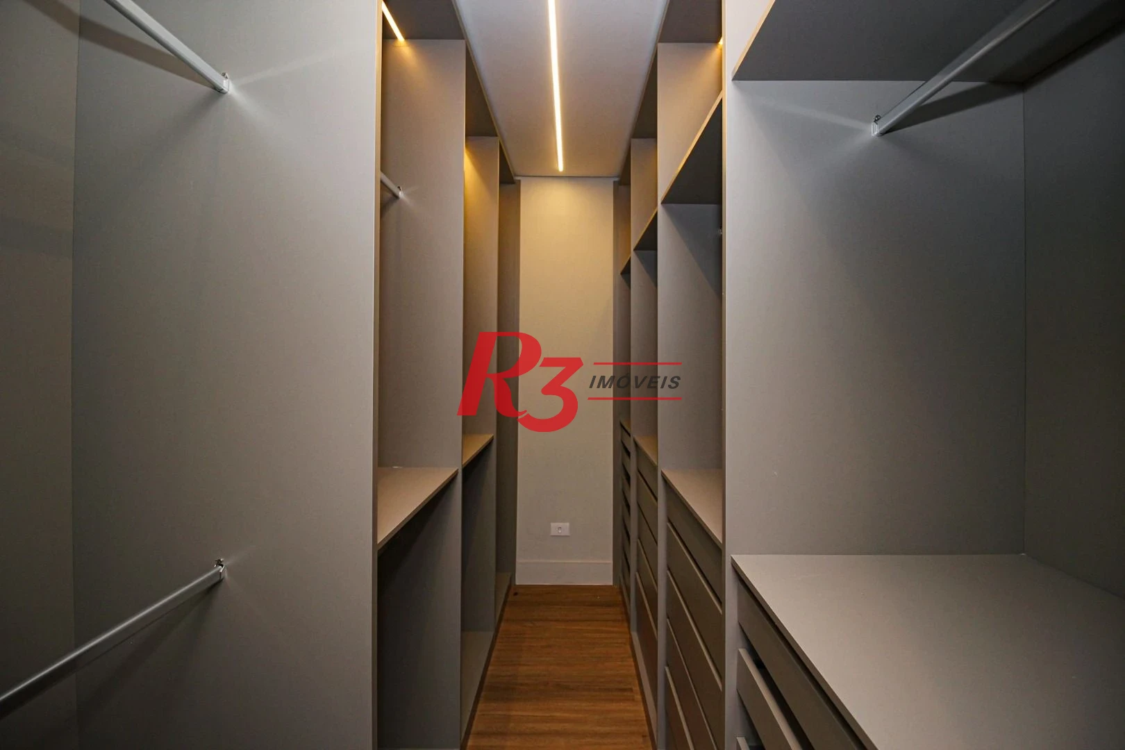Apartamento com 3 Quartos à venda, 272 m² por R$ 2.950.000 - Gonzaga - Santos/SP