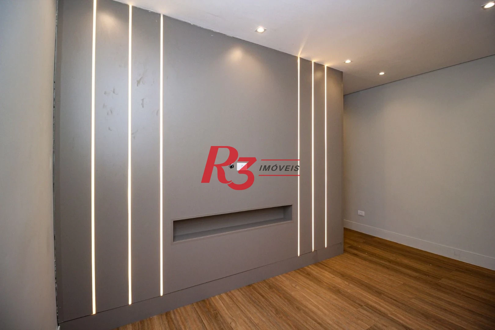 Apartamento com 3 Quartos à venda, 272 m² por R$ 2.950.000 - Gonzaga - Santos/SP