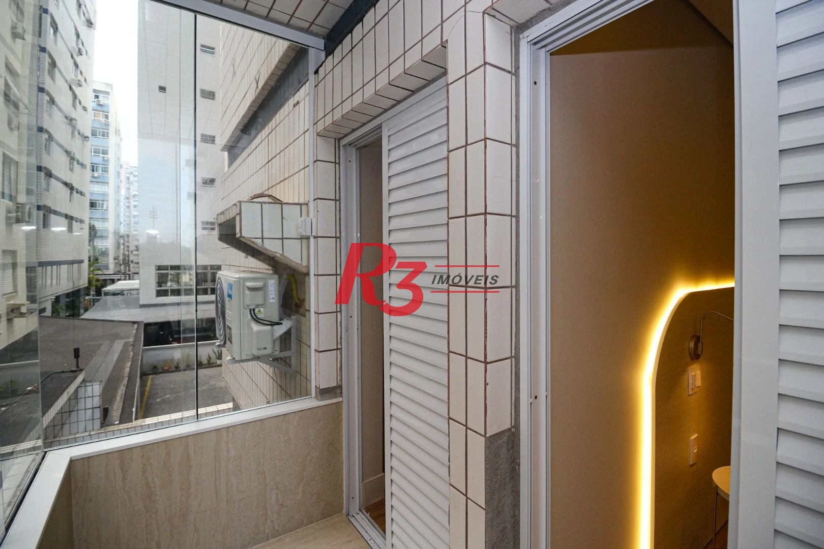 Apartamento com 3 Quartos à venda, 272 m² por R$ 2.950.000 - Gonzaga - Santos/SP