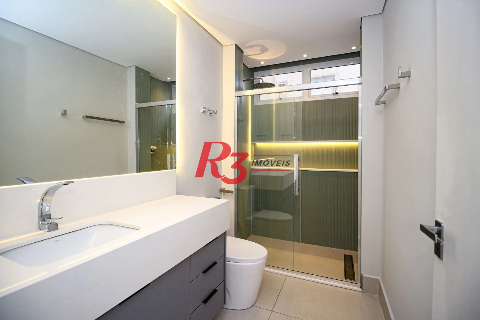 Apartamento com 3 Quartos à venda, 272 m² por R$ 2.950.000 - Gonzaga - Santos/SP