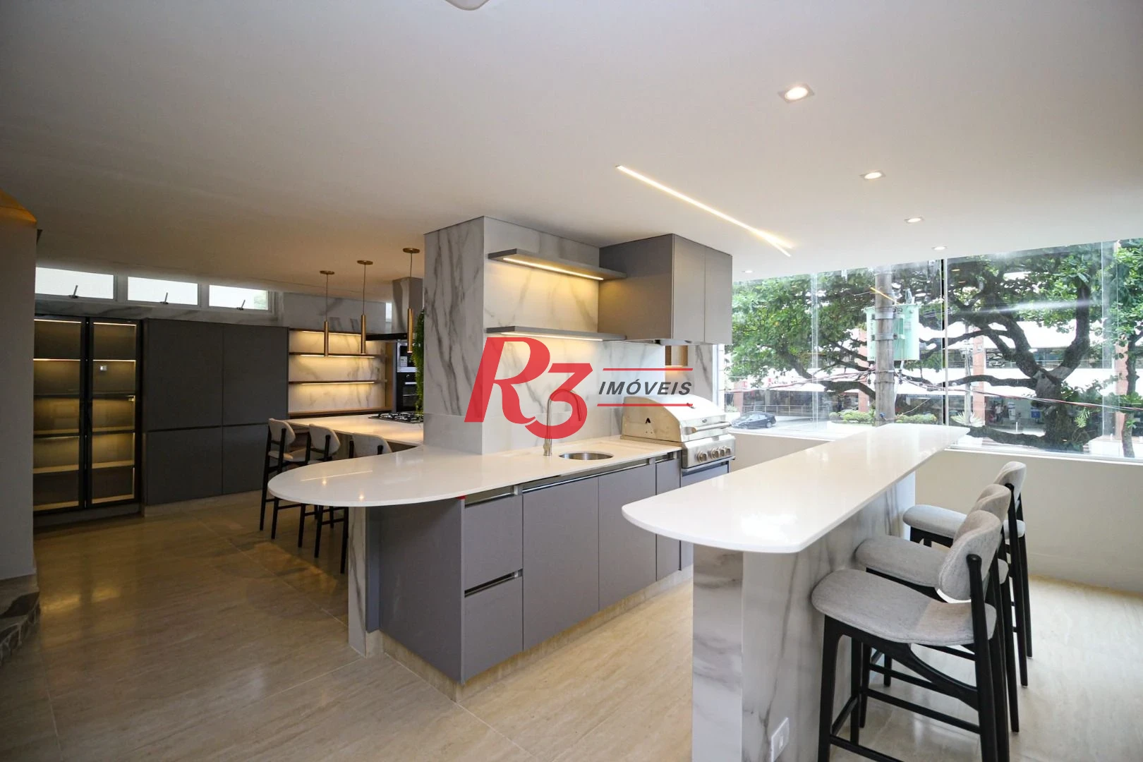 Apartamento com 3 Quartos à venda, 272 m² por R$ 2.950.000 - Gonzaga - Santos/SP