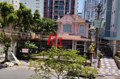 Excelente casa em bairro nobre de Santos.