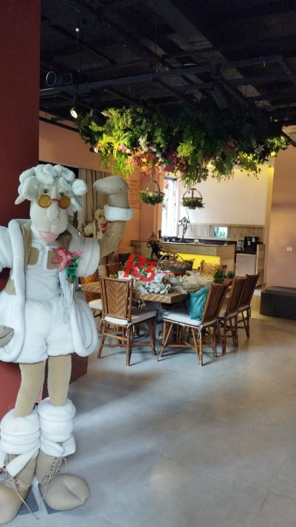 Excelente casa em bairro nobre de Santos.