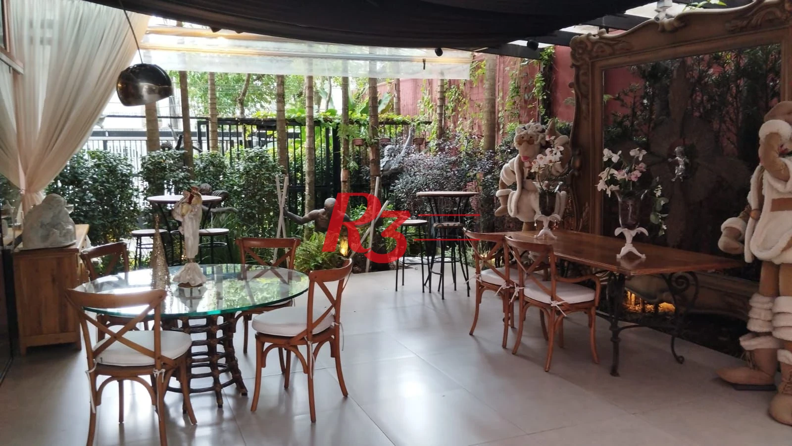 Excelente casa em bairro nobre de Santos.