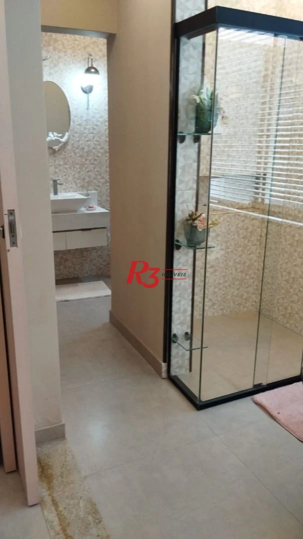 Excelente casa em bairro nobre de Santos.