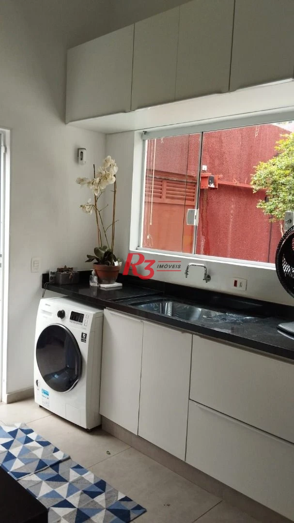 Excelente casa em bairro nobre de Santos.